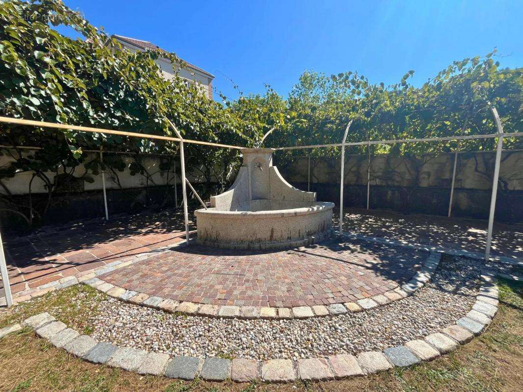 Maison à SAINT-VICTOR-DE-CESSIEU