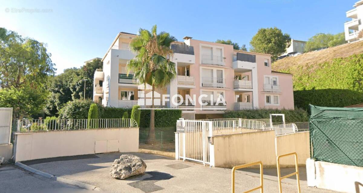 Appartement à SAINT-LAURENT-DU-VAR