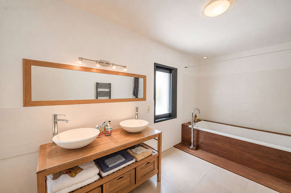 HAUTEURS DE BASTIA: Villa d'architecte avec piscine - photo 9