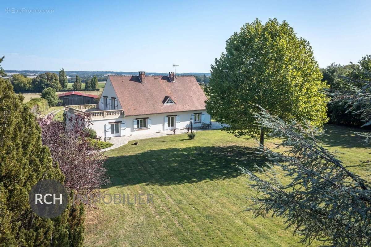 Orgerus - Propriété d'exception sans vis-à-vis avec piscine chauffée et grange - photo 2