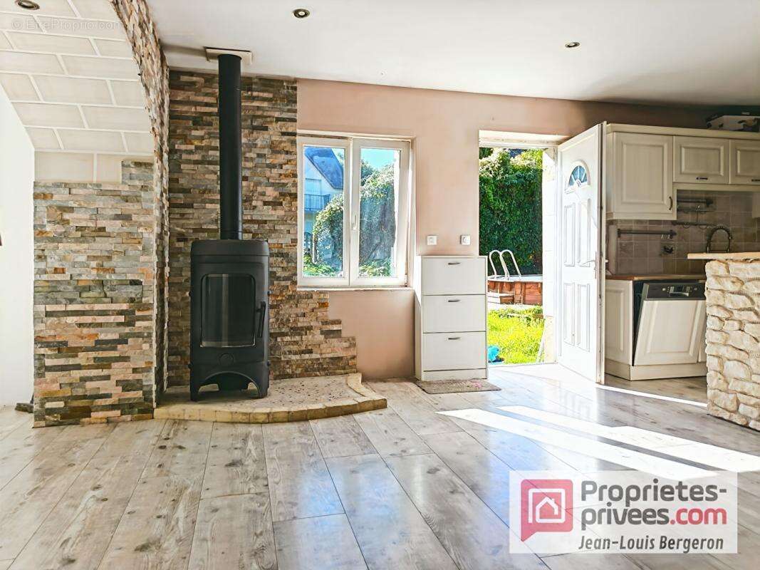 Maison à POCE-SUR-CISSE