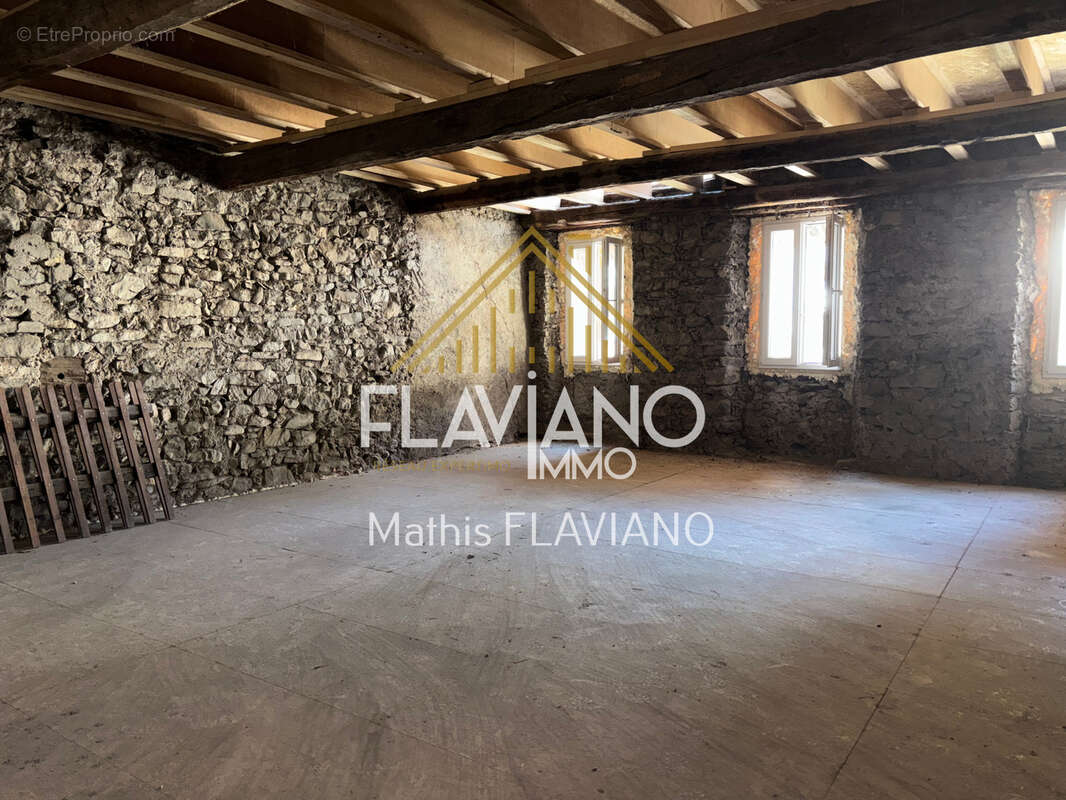 Immeuble - 5 appartements - boutique - plateau/x - photo 11