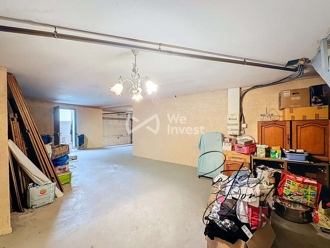 Maison 172 m² à Lapeyrouse-Mornay  - photo 9