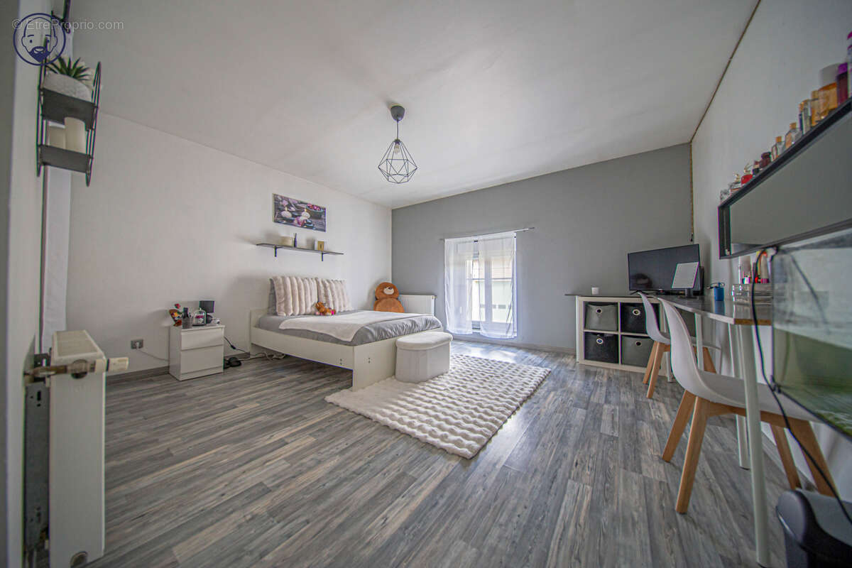 Spacieuse maison familiale avec jardin, dépendance et garage à Lacroix-sur-Meuse - photo 8