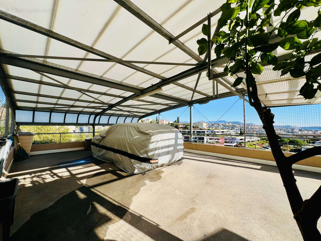 Appartement à SAINT-LAURENT-DU-VAR