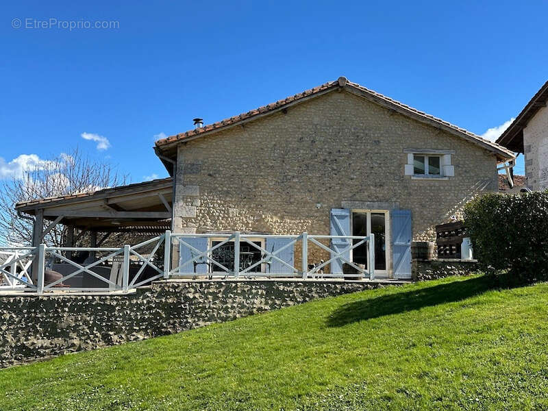 Maison à SALLES-LAVALETTE