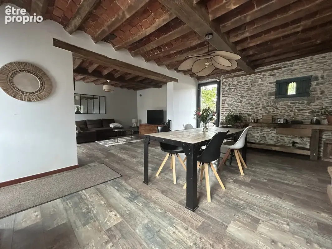 Beaucoup de charme et de cachet pour cette flamande de 108m2 située dans un secteur calme et prisé ! - photo 2