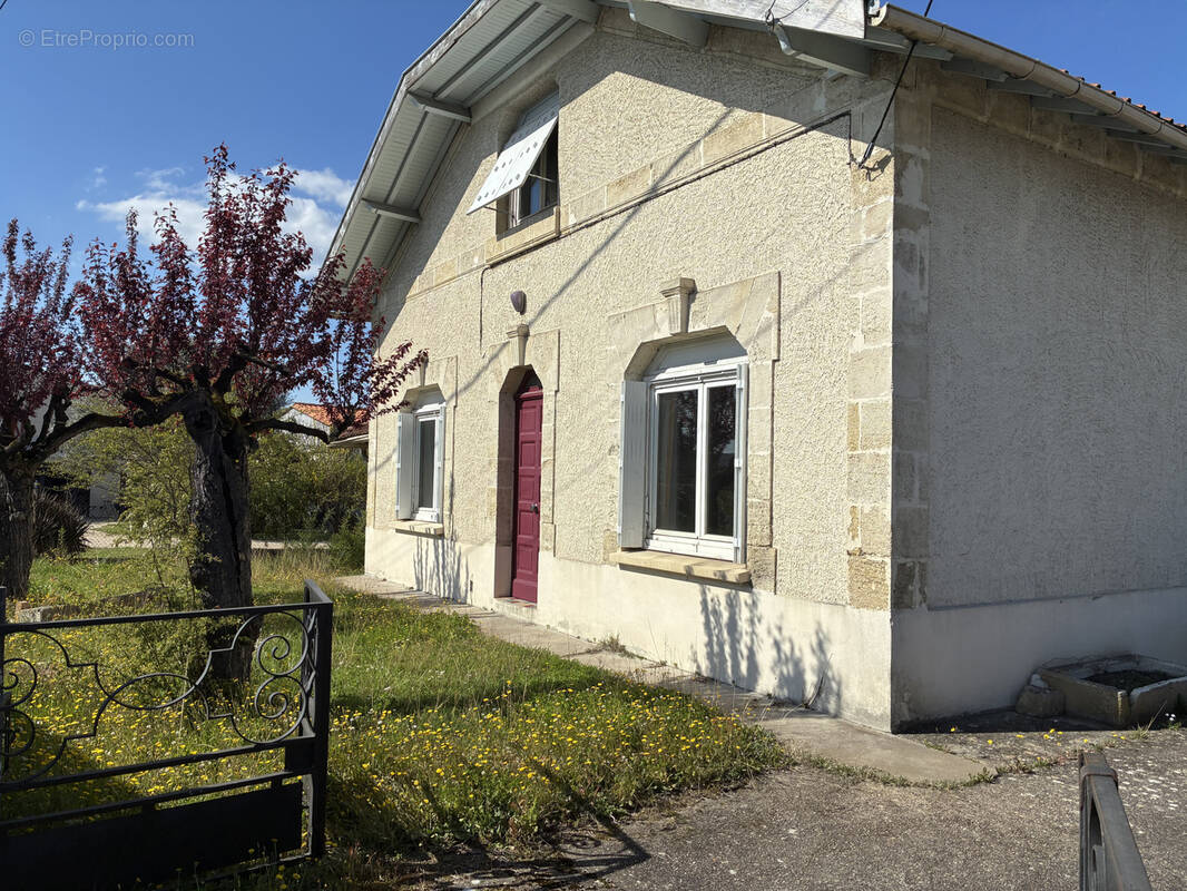 Maison à SAINT-MAGNE-DE-CASTILLON