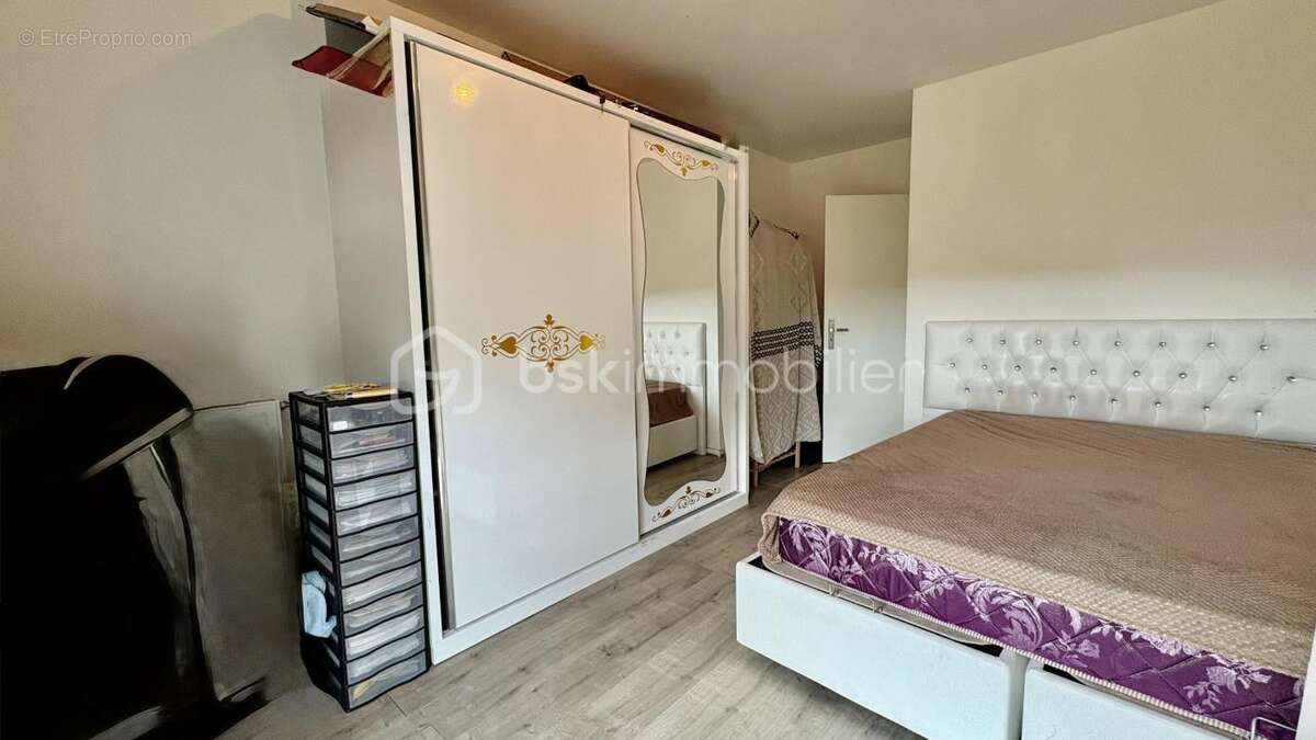 Appartement à FLEURY-MEROGIS