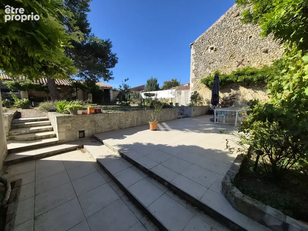 Maison en pierre rénovée en plein cœur de Ste Hermine - photo 3