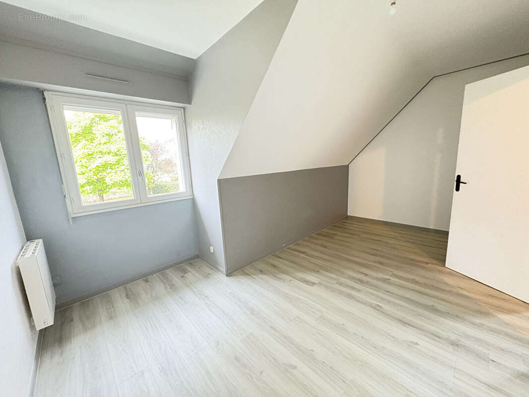 Maison à SAINT-CLEMENT-DES-LEVEES