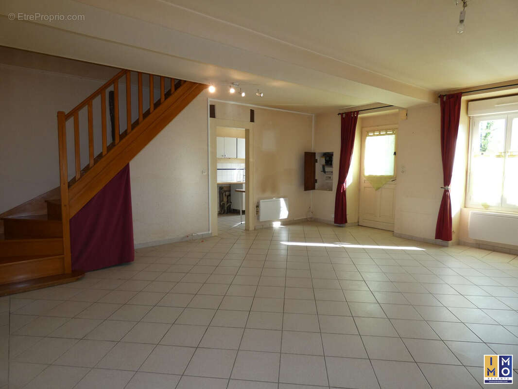 Maison à MOULINS-SUR-YEVRE