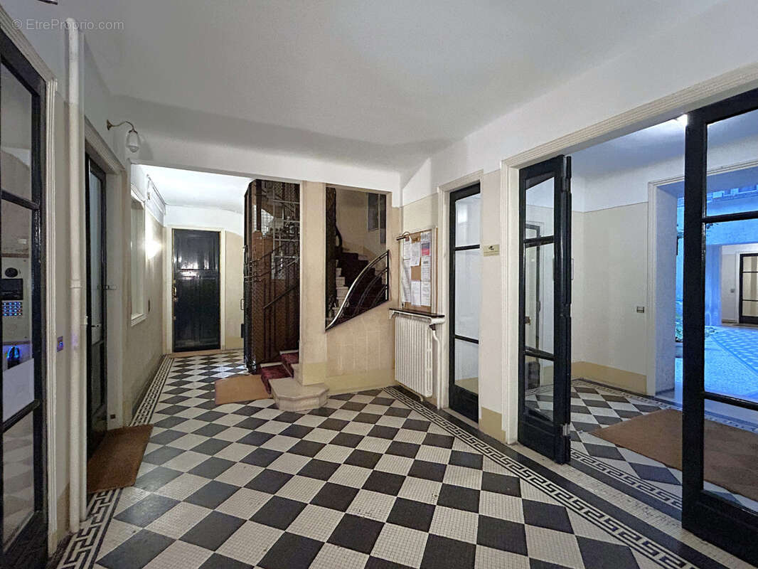 Appartement à PARIS-16E