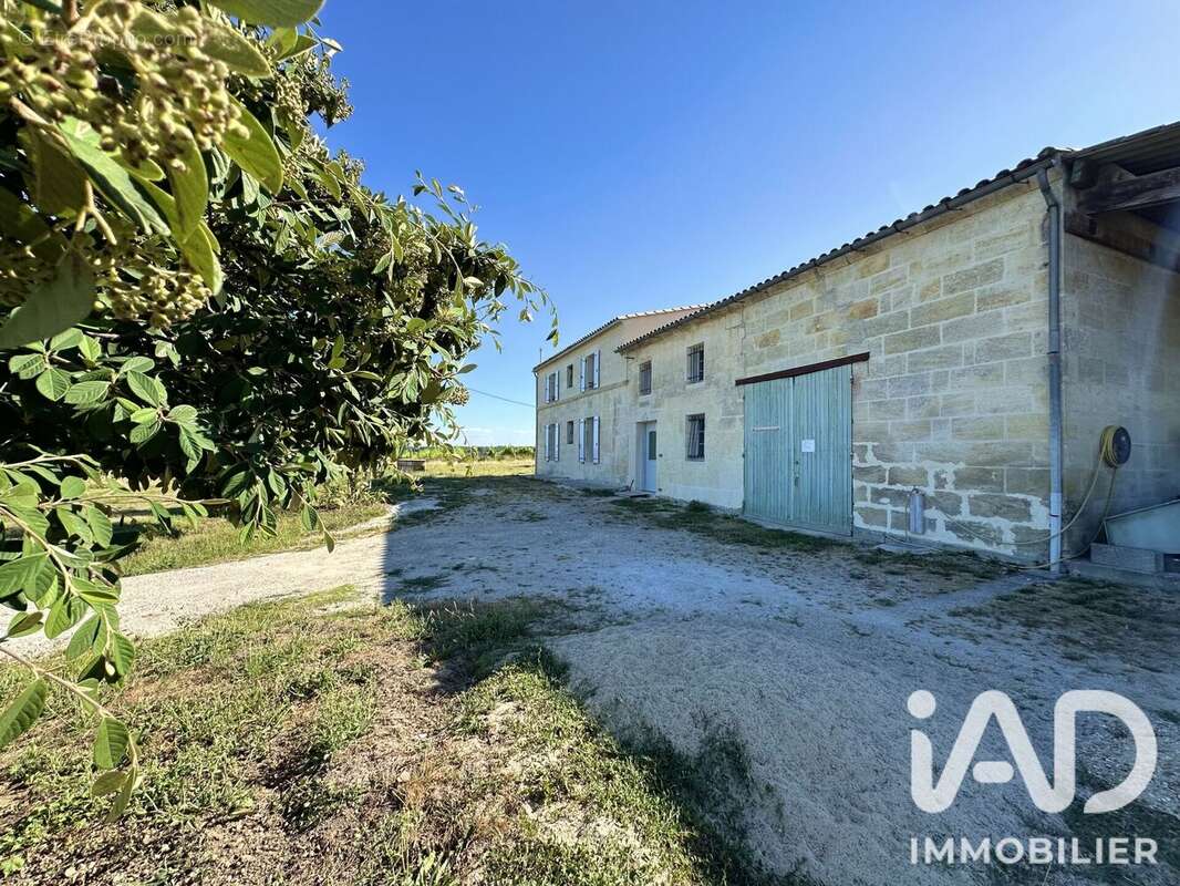 Maison 191 m² à Faleyras  - photo 2