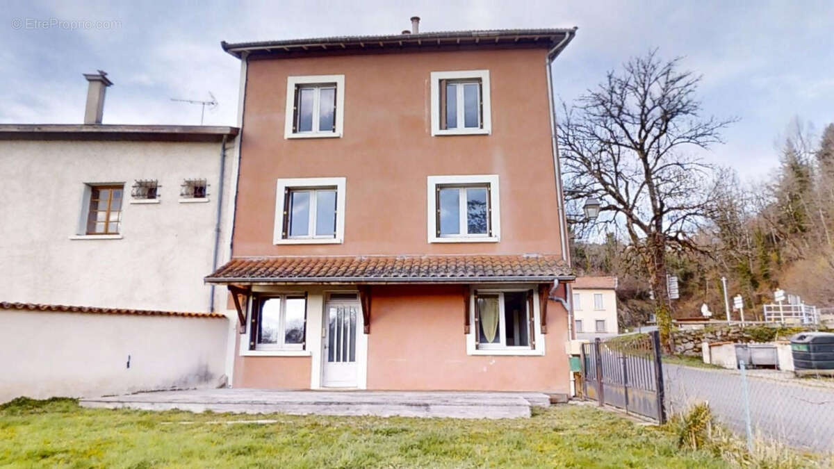 Appartement à AUBUSSON-D'AUVERGNE