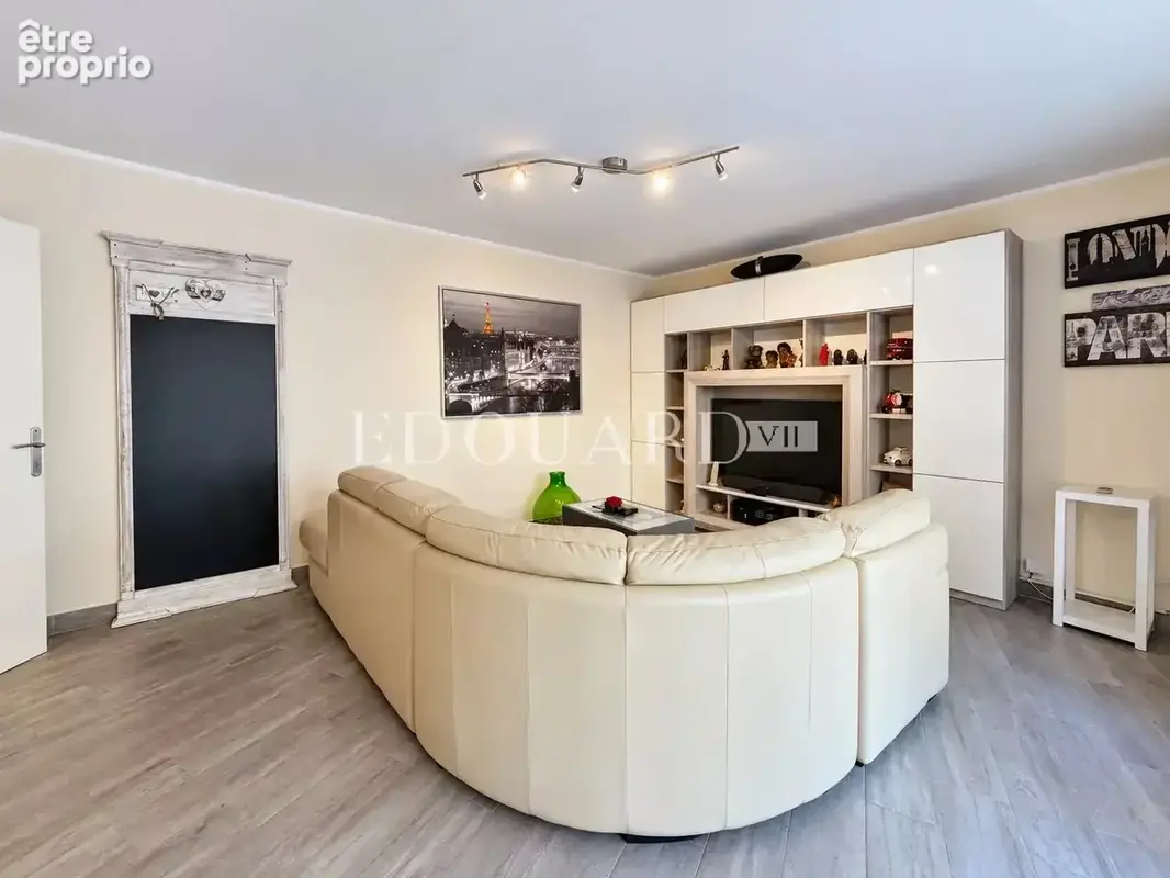 Deux pièces rénové à vendre avec terrasse et cave, au premier étage d’un immeuble moderne - photo 7