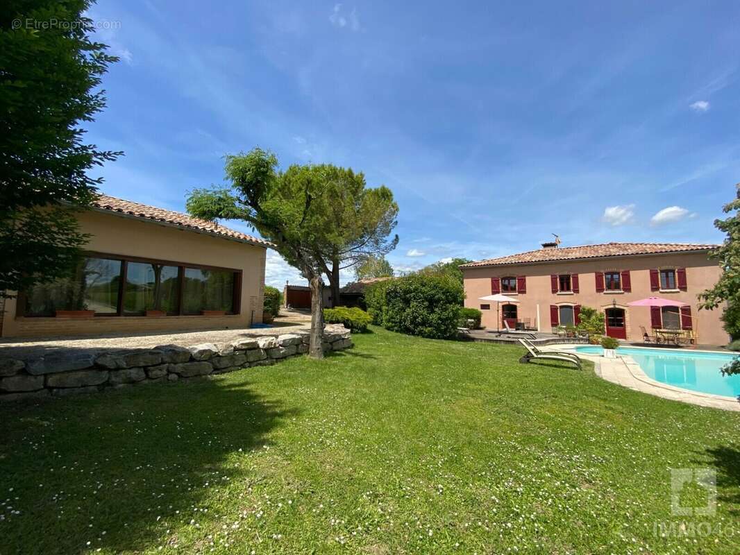 Maison 375 m² à Realville  - photo 2