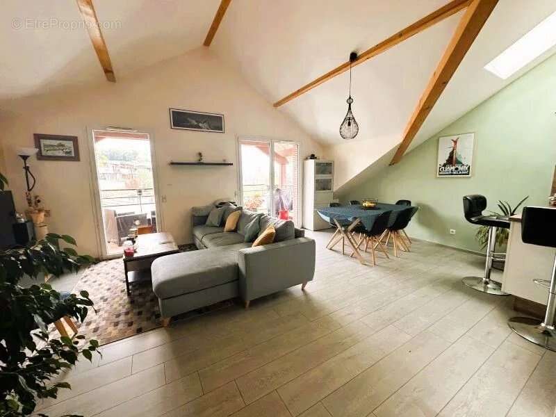 Appartement à GROISY