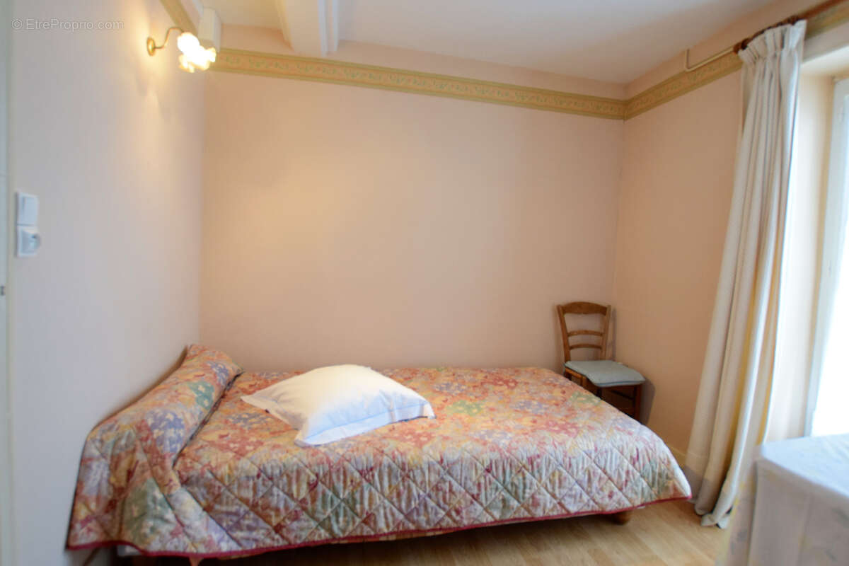 Commerce à DUN-LES-PLACES