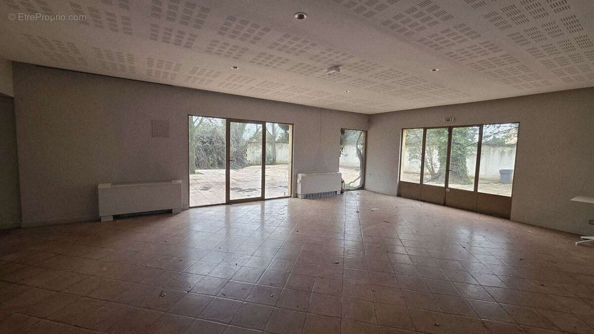 Commerce 830 m² à Avignon  - photo 4