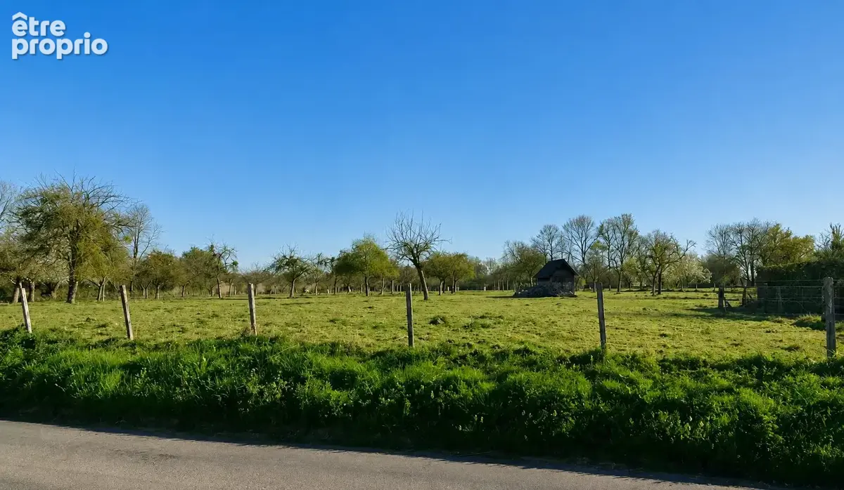 Terrain à LA LANDE-SAINT-LEGER