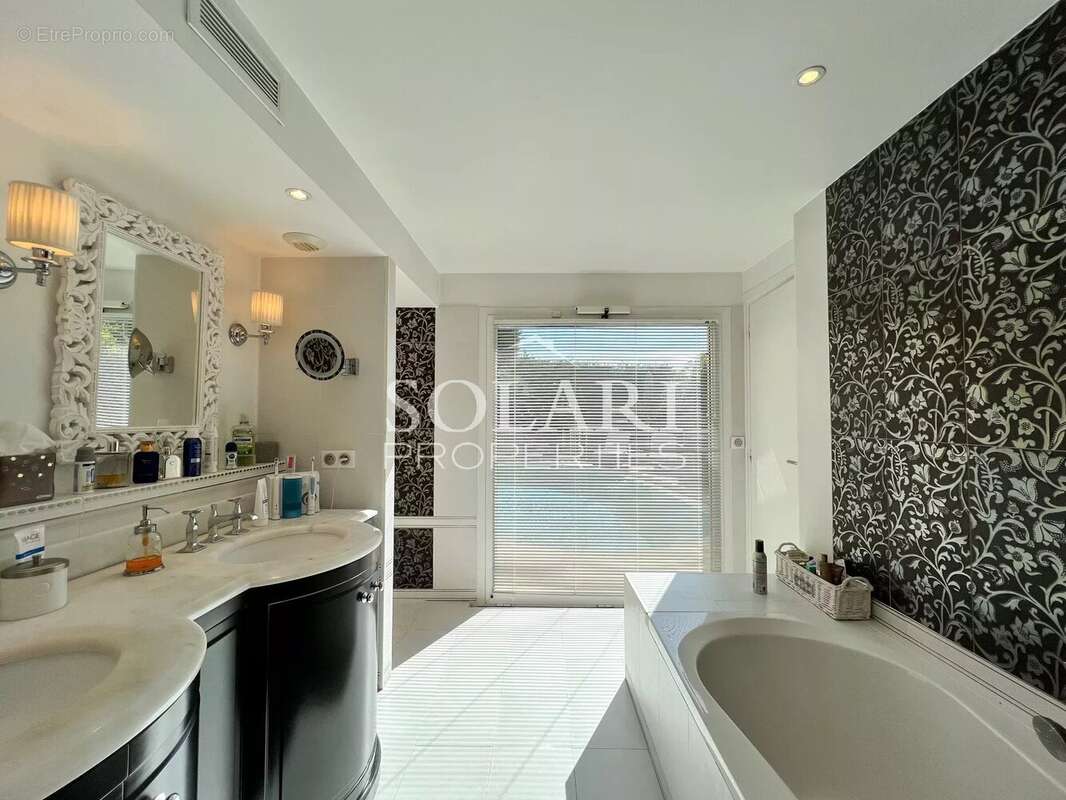 Maison à MANDELIEU-LA-NAPOULE