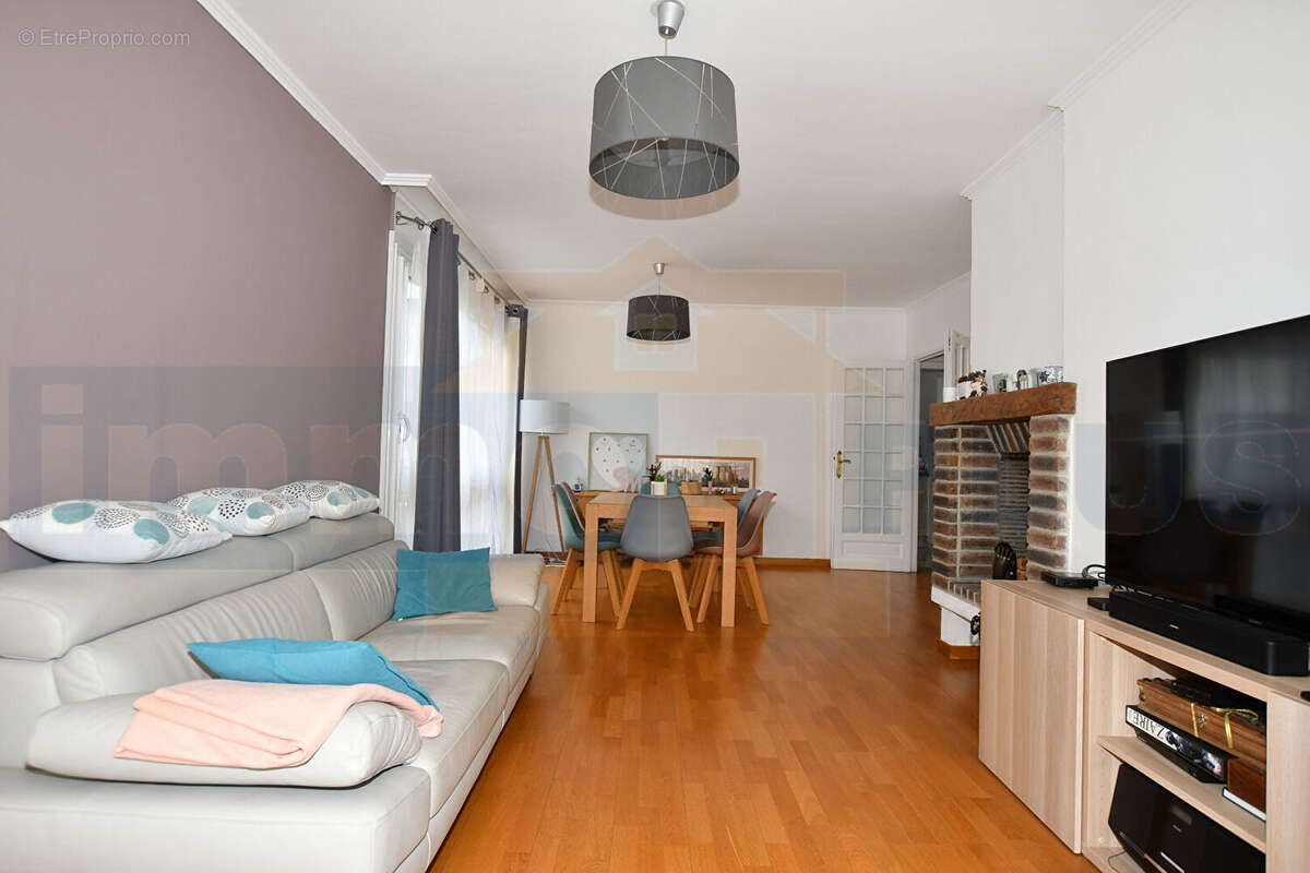 Appartement à FONTENAY-LE-FLEURY