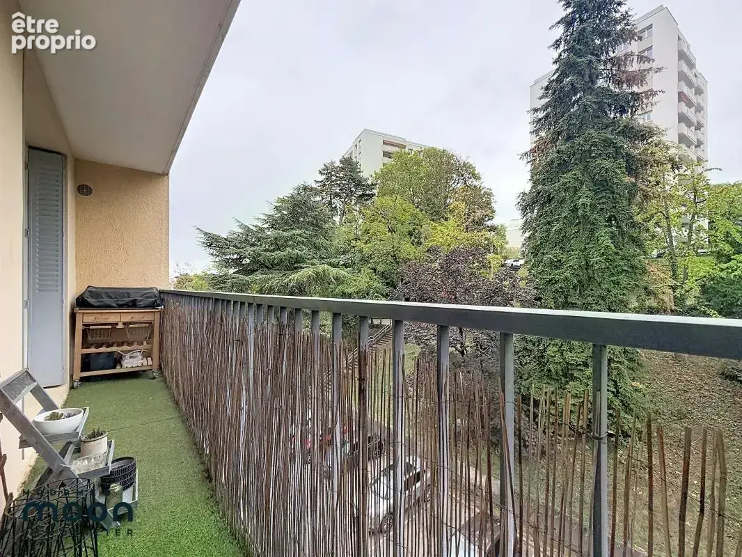 Oullins - Secteur Glacière Jomard - T3 55m2 - Balcon parking - photo 12