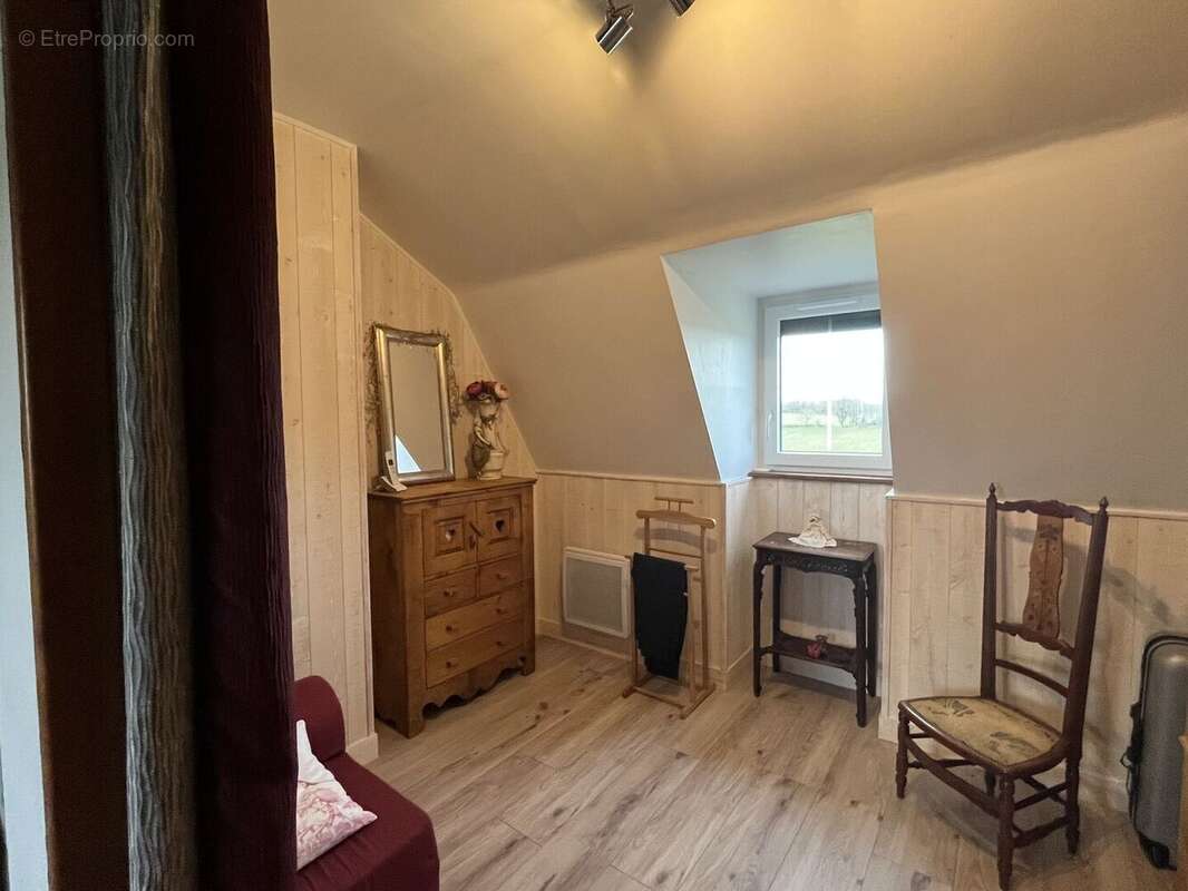 Chambre 2 - Dressing - Maison à LIVERNON