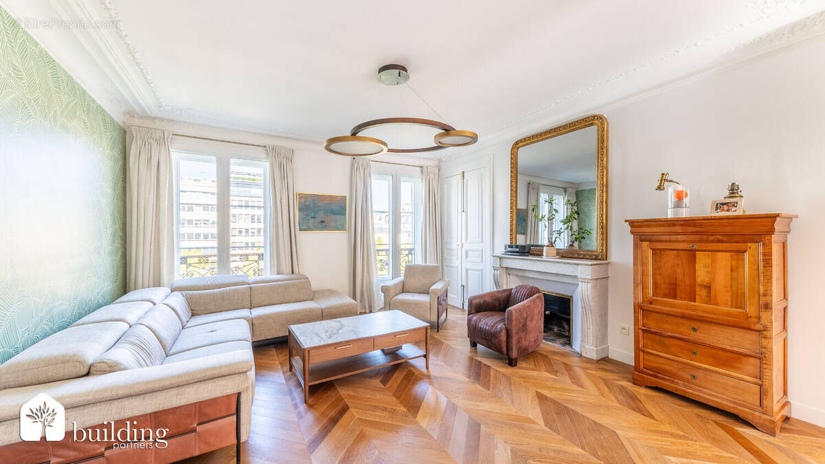 Appartement à NEUILLY-SUR-SEINE