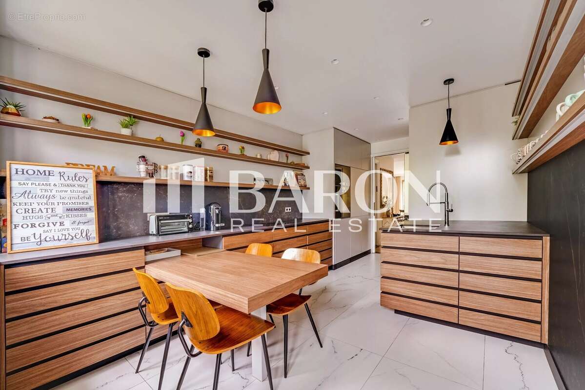 Appartement à NEUILLY-SUR-SEINE
