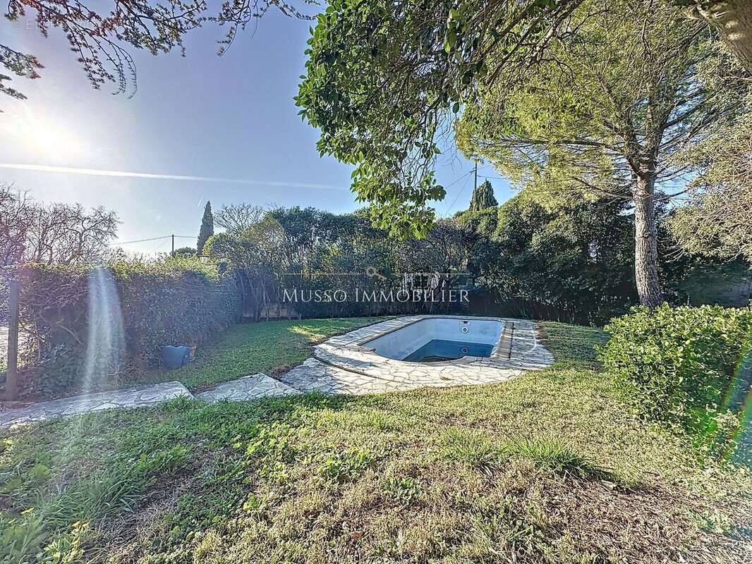 Maison 440 m² à Allauch  - photo 6