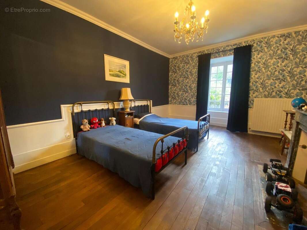 Maison 552 m² à Ferrieres-Sur-Sichon  - photo 9