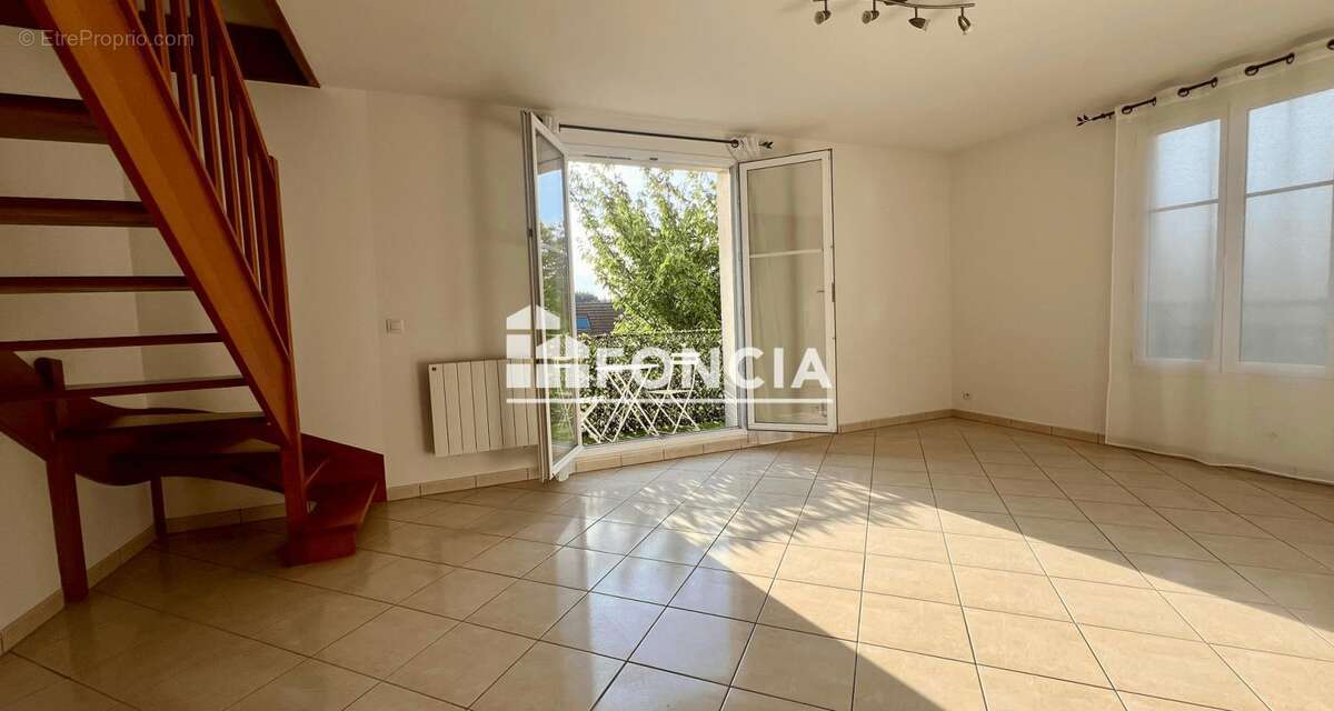 Appartement à MAGNY-LE-HONGRE