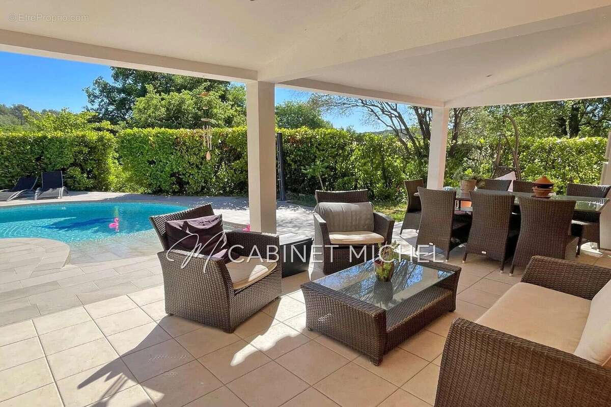 Maison à ROQUEFORT-LES-PINS