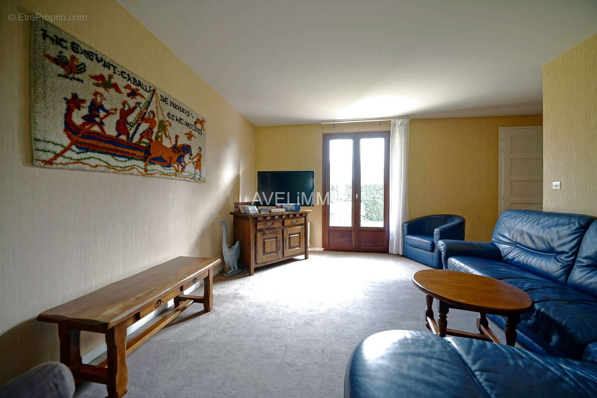 Maison à LA QUEUE-LES-YVELINES