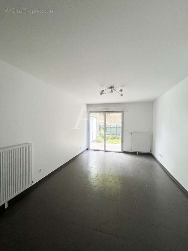 DOURDAN - Proche centre-ville, F2 avec jardin ! - photo 3