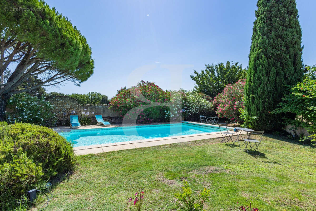 Maison à SAINTE-CECILE-LES-VIGNES