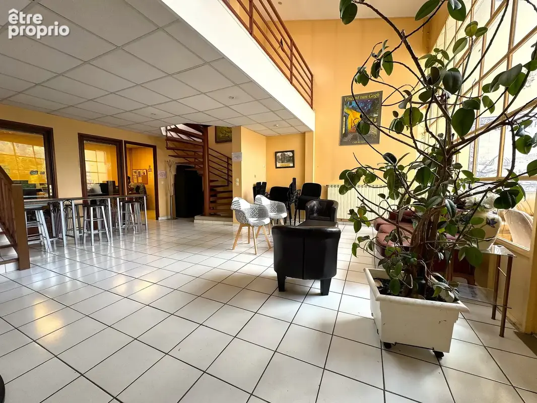 Immeuble de 9 bureaux, potentiel 4500 € par mois, situé idéalement face à la Mairie d'Aulnay-sous-Bois et proc - photo 4