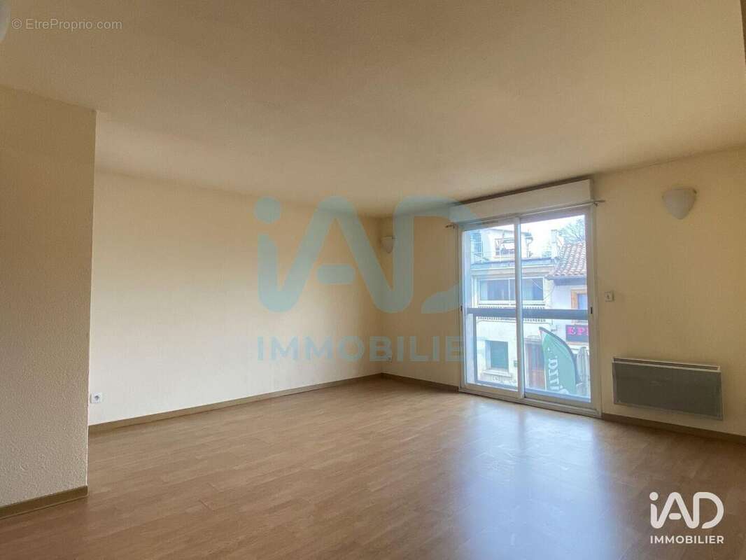 Photo 2 - Commerce à CASTELGINEST