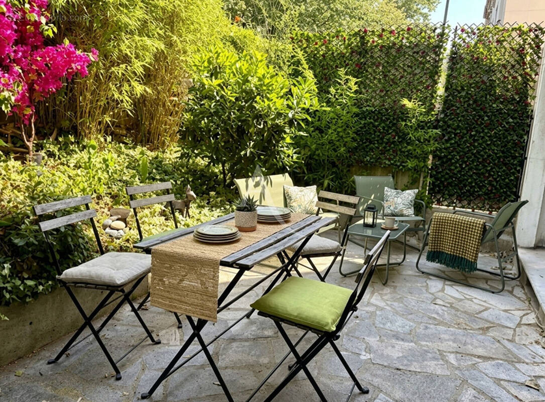 Appartement à PARIS-16E