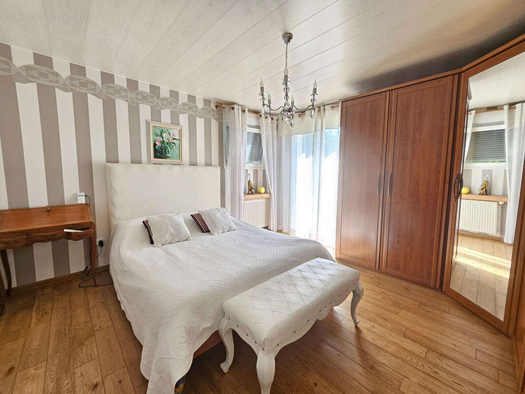 Maison d'exception à Vendre à Rivery - Un Écrin de Prestige de 200 m² - photo 9