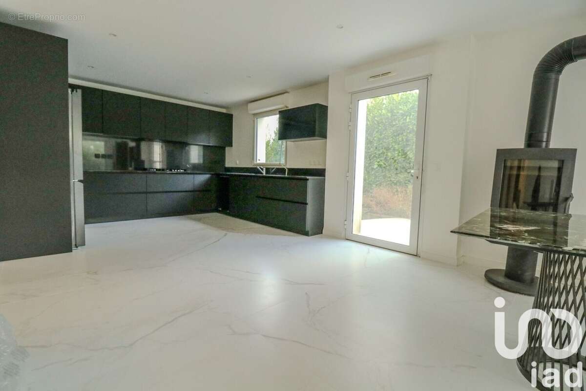 Photo 2 - Maison à BUSSY-SAINT-GEORGES