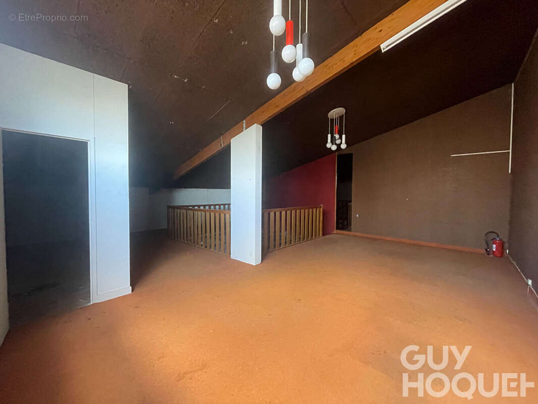 Commerce à JAUNAY-CLAN