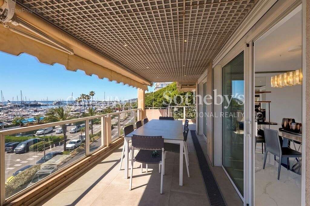 Appartement à VALLAURIS