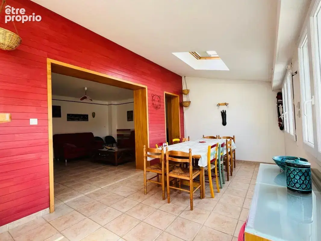 Maison familiale avec piscine et garage à proximité de la mer et des commerces - photo 3