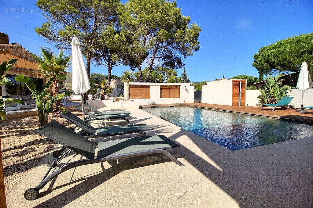 Maison à ROQUEBRUNE-SUR-ARGENS