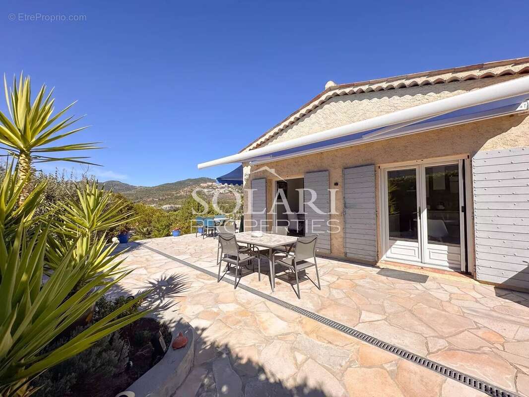 Maison à MANDELIEU-LA-NAPOULE