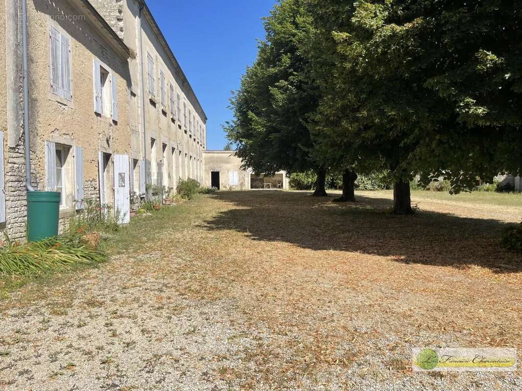 Appartement à AIGRE