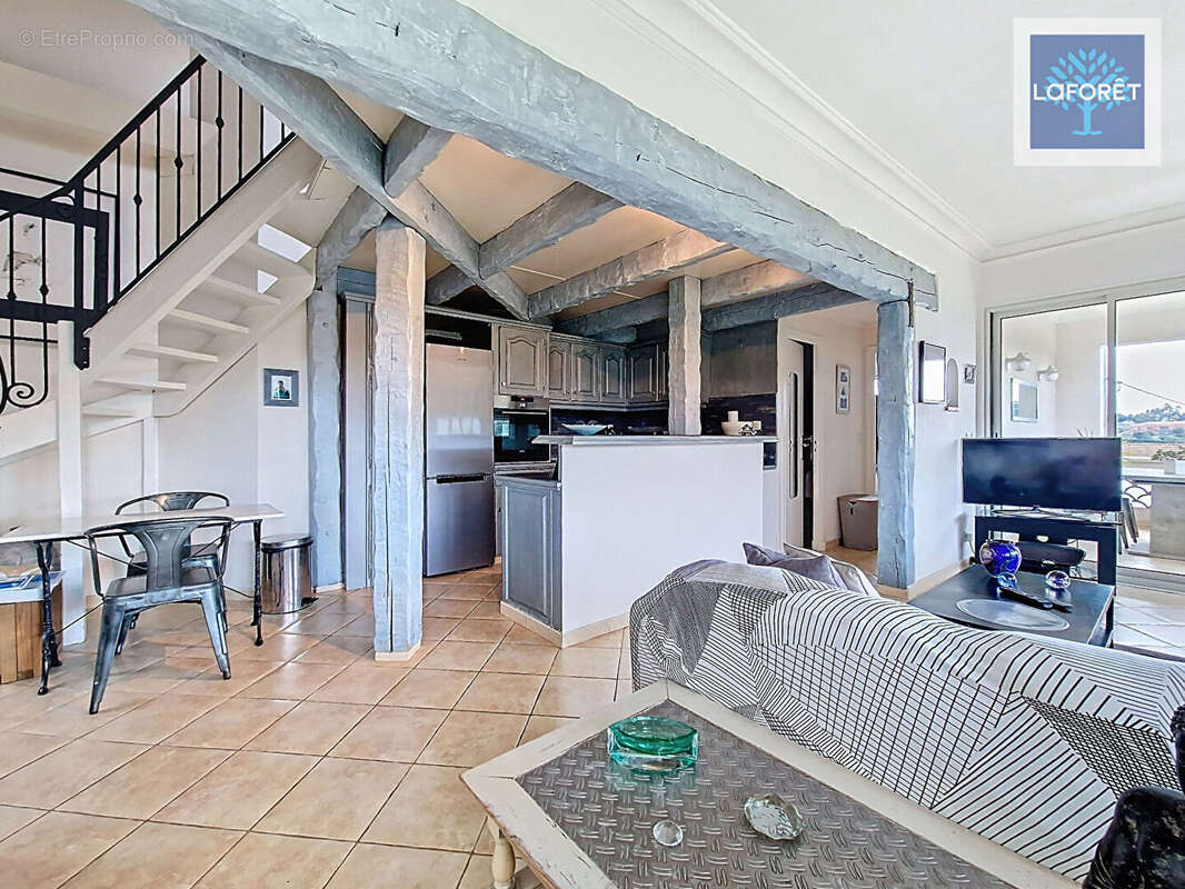 Appartement à VALLAURIS